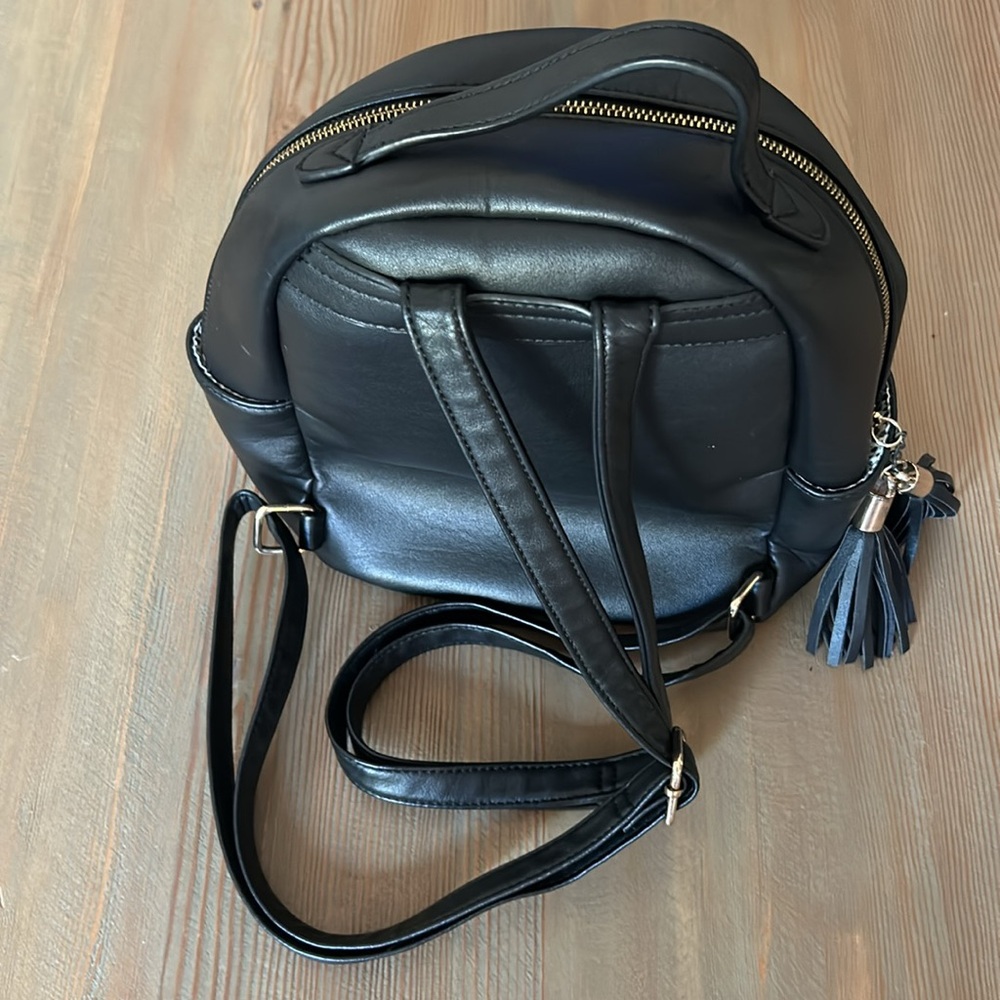 LD Backpack Style Purse - Picture 4 of 6